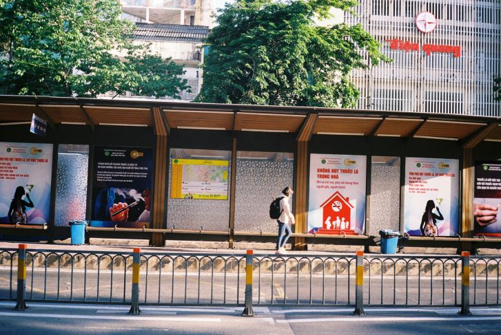 Optimizing Traffic and Ad Effectiveness with SensMax TAC-B 3D-WP Radar Sensor for People Counting at Bus Stops